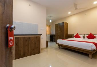 OYO 7307 Sunny Paradise allows 18 year olds to book a room