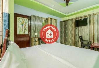 Flagship The Golden Visakha Guest House allows 18 year olds to book a room