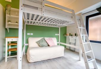 Apartment Suzzani 273 allows 18 year olds to book a room