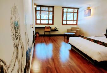 SAFARI QUEST allows 18 year olds to book a room