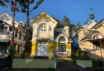 Villa Wubao Kota Bunga 3 Kamar Harga Budget has Balcony rooms