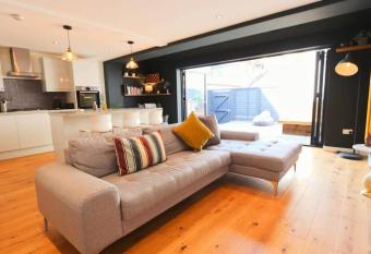 Hotwells Modern Mews has Balcony rooms