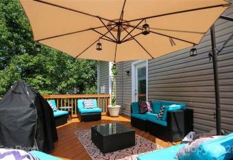 Andersonhome has Balcony rooms