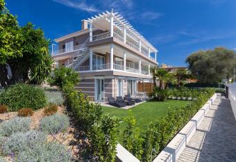 Villa Velvet has Balcony rooms