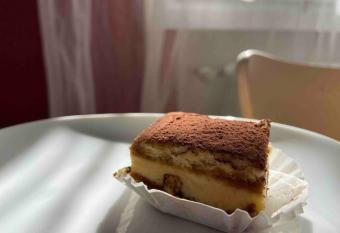 TIRAMISU, a cozy 2-bdrm apt allows 18 year olds to book a room