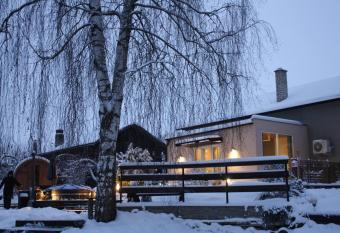 Space Out #Elva - Hot Tub l Sauna l BBQ allows 18 year olds to book a room