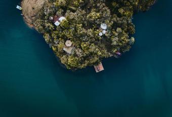 Celeste Glamping Guatap   allows 18 year olds to book a room