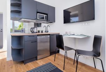 Laki 24 Apartments by EasyRentals has Balcony rooms