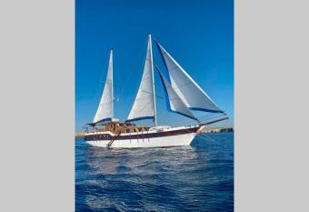 Un barco cl  sico con alma propia cerca de Barcelona has rooms with a private hot tub