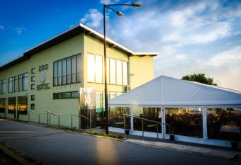 ZOO hotel allows 18 year olds to book a room