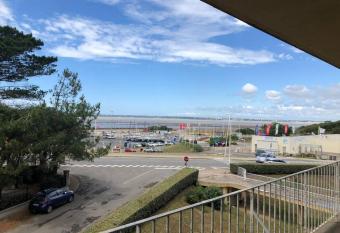 Vue Mer - Superbe appartement St Br  vin L Oc  an has Balcony rooms