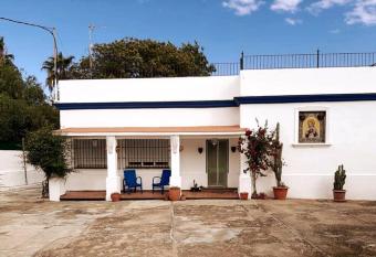 Sagrado Coraz  n - Chalet con piscina, a 25m playa has Balcony rooms