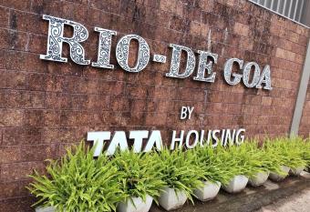 Tata Housing -Garden & pool view-6KM from Airport has Balcony rooms