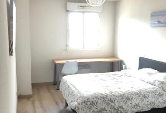 Un appartement lumineux 6 personnes has Balcony rooms