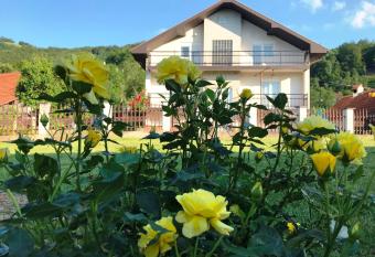 Vila Zora has Balcony rooms