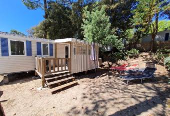 Louons ensemble has Balcony rooms