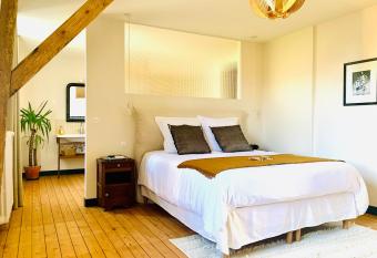 LA MUSARDE allows 18 year olds to book a room