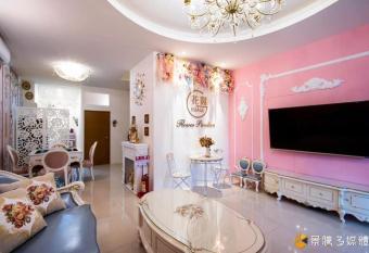 Hua Ge B&B has Balcony rooms