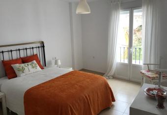 Casa COMPARTIDA Algarrobo allows 18 year olds to book a room