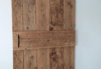 Casetta dei nonni allows 18 year olds to book a room