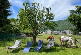 La Petite Jeannette allows 18 year olds to book a room