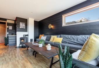 Skiers Lodge 2 - Saga Apartments has Balcony rooms