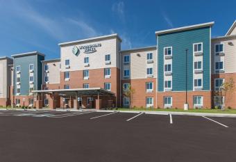 WoodSpring Suites Dayton North allows 18 year olds to book a room