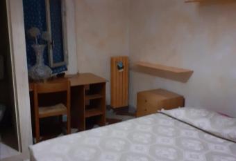 La stanza di Roby allows 18 year olds to book a room