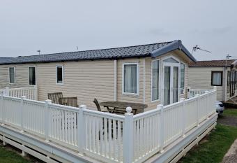 Ocean Way - Camber sands with private parking has Balcony rooms