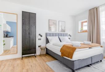 limehome Augsburg Annastra  e allows 18 year olds to book a room