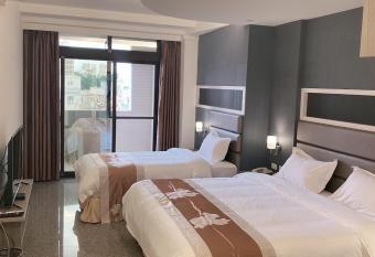 Jin Zhan Hotel has Balcony rooms