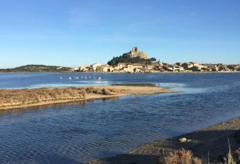 T2 Les jardins Gruissan allows 18 year olds to book a room