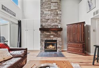 All Seasons Sierra Lane Retreat 88371 has Balcony rooms