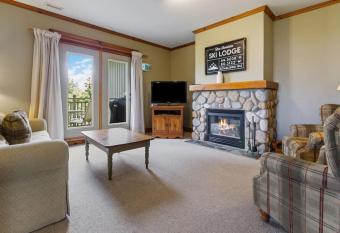 3BR Snowbridge Chalet in Blue with Golf Course View has Balcony rooms