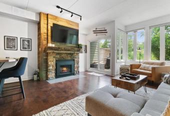 Modern Mountainside Ski in Ski out 87111 has Balcony rooms