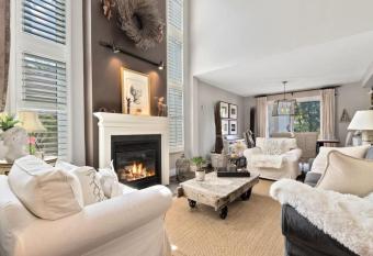 Elegant Sierra Lane Retreat 88780 has Balcony rooms