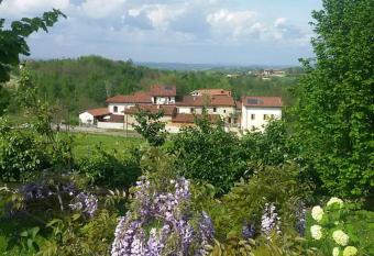 Azienda Agricola Cascina Monticone has Smoking rooms