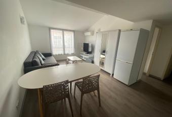 R  sidence Les Vignerons has Balcony rooms