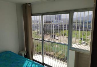 Kitnet Encantadora no Centro de Guarapari has Balcony rooms