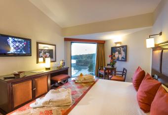 Grand Palladium Vallarta Resort & Spa - All Inclusive has rooms with a private hot tub