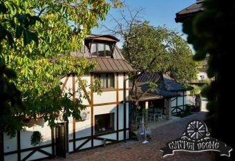 Curtea Veche has Balcony rooms