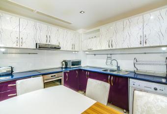 Baku KNightsBridge London Apartment has rooms with a private hot tub