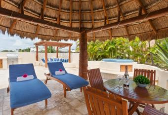 Porto Playa Condo Hotel and Beach Club allows 18 year olds to book a room