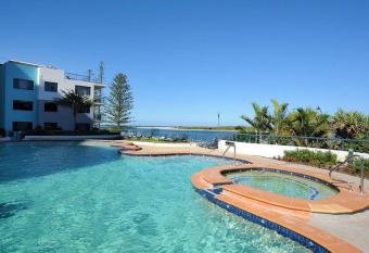 Prime Position     Dream Holiday Unit in Caloundra!! has Balcony rooms