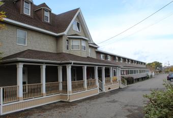 Harbourview Inn and Suites allows 18 year olds to book a room