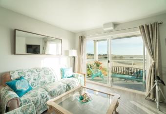 Waters Edge 208 has Balcony rooms