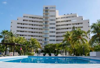 Hotel Calypso Cancun has Balcony rooms