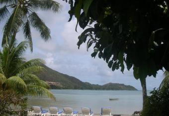 Sea View Lodge has Balcony rooms