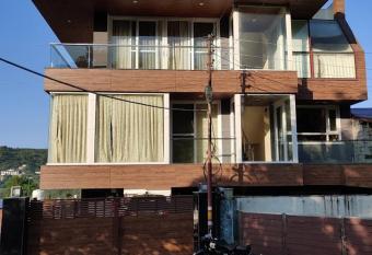 EKO STAY - Bianco Villa has Balcony rooms