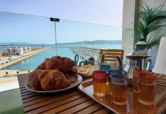 Marina View apartment has Balcony rooms